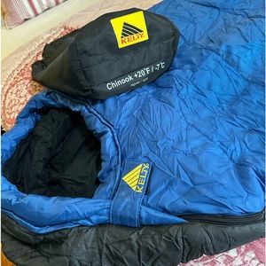 Kelty Chinook +20F Regular Right Sleeping Bag, Excellent Condition!